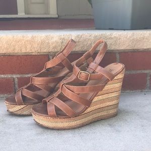 Straw woven wedges